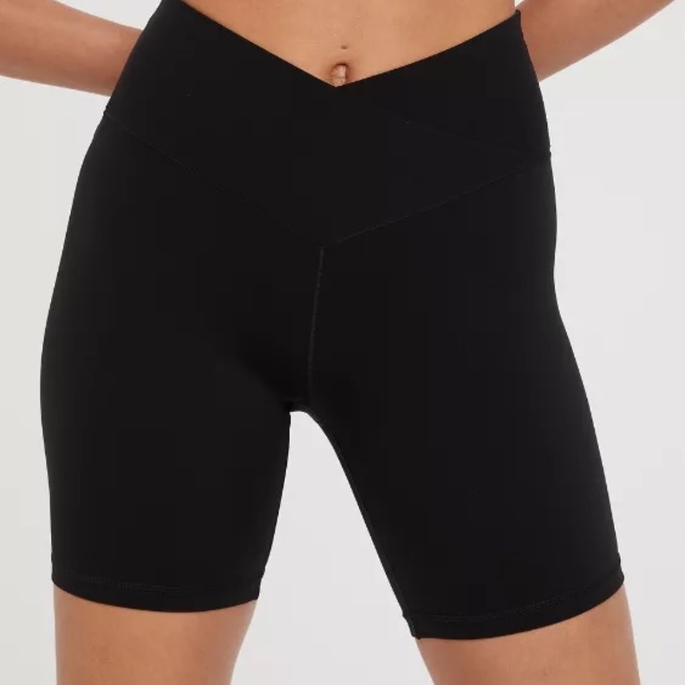 OFFLINE By Aerie Real Me Crossover 7" Bike Short in Black Women's Size Small